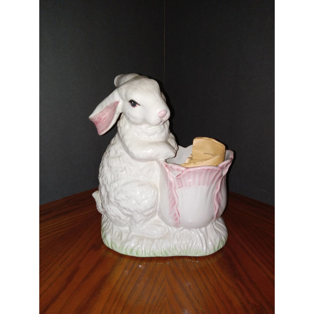 Vintage Bunny Rabbit planter.